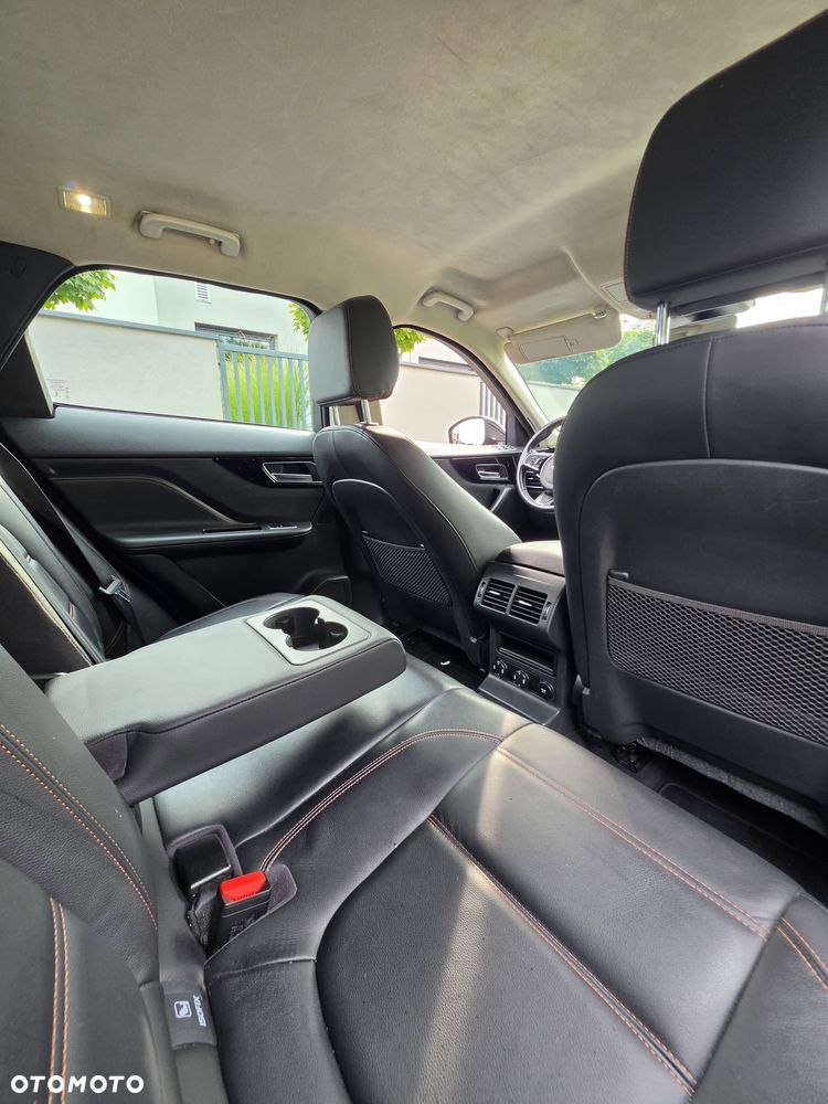 Jaguar F-Pace 20d Prestige - 17