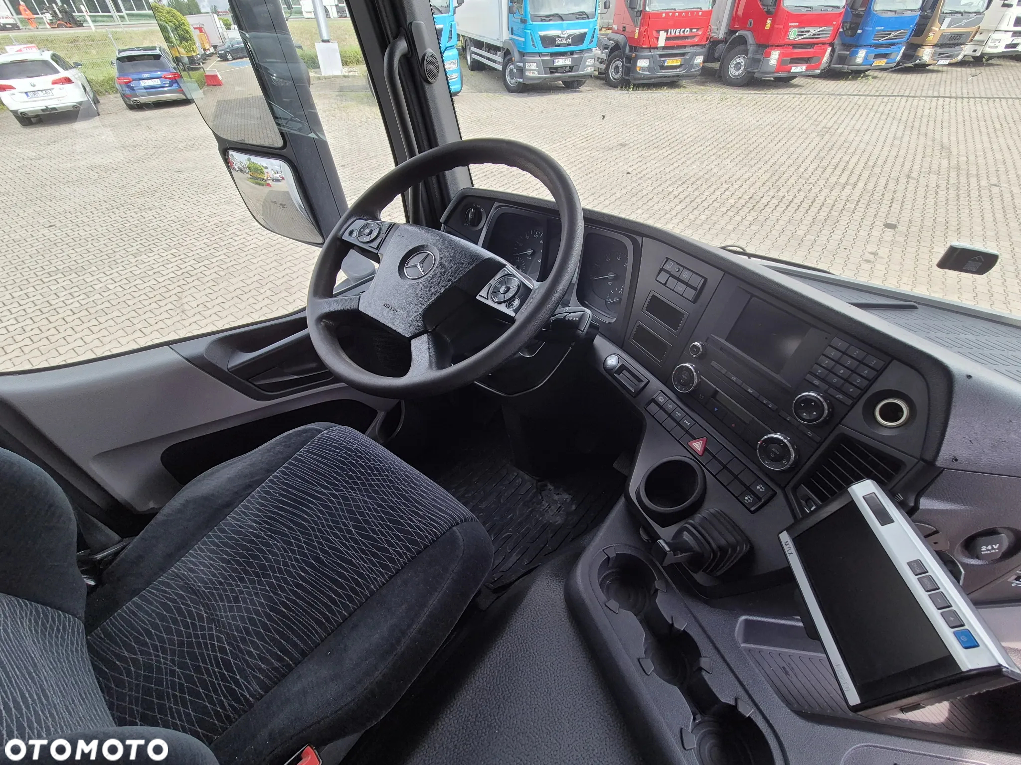 Mercedes-Benz Antos 1830 L / KONTENER / BEZWYPADKOWY / 1WŁ. / SERWISOWANY / WINDA 2000KG / EURO 6 / 18 EP - 29