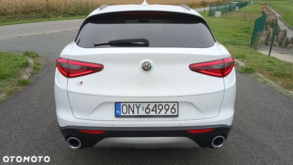Alfa Romeo Stelvio 2.0 Turbo 16V AT8-Q4 Ti - 11