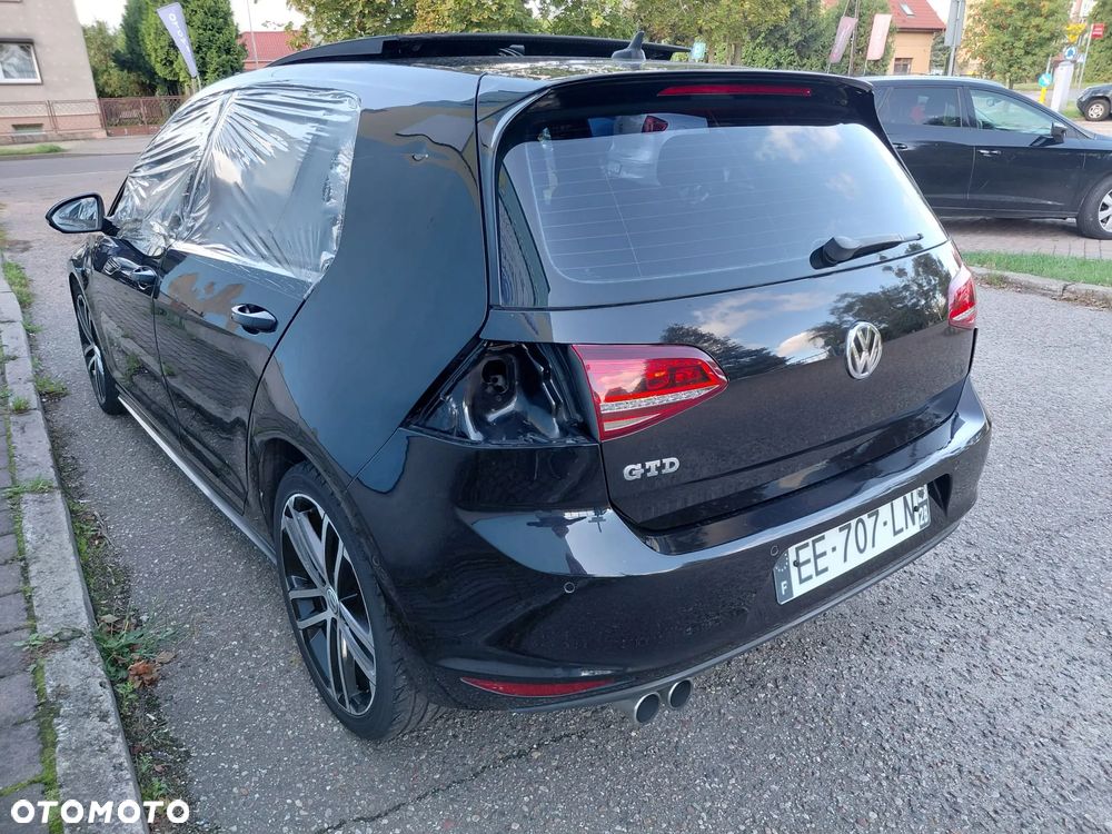 Volkswagen Golf - 6