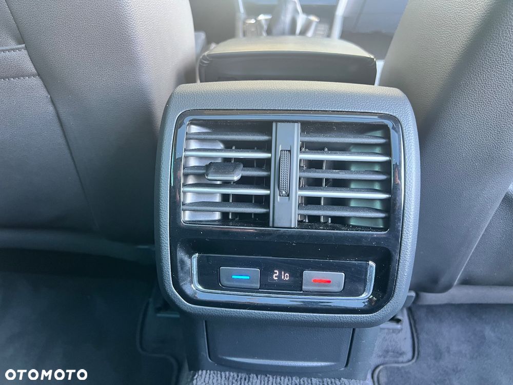 Volkswagen Passat 2.0 TDI (BlueMotion Technology) Highline - 16