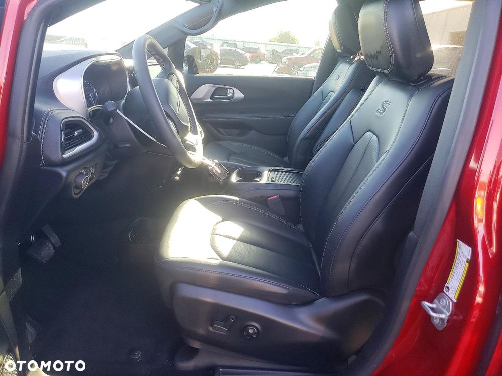 Chrysler Pacifica - 8