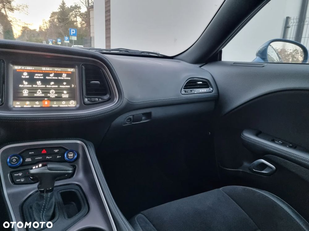 Dodge Challenger 6.4 Scat Pack - 24