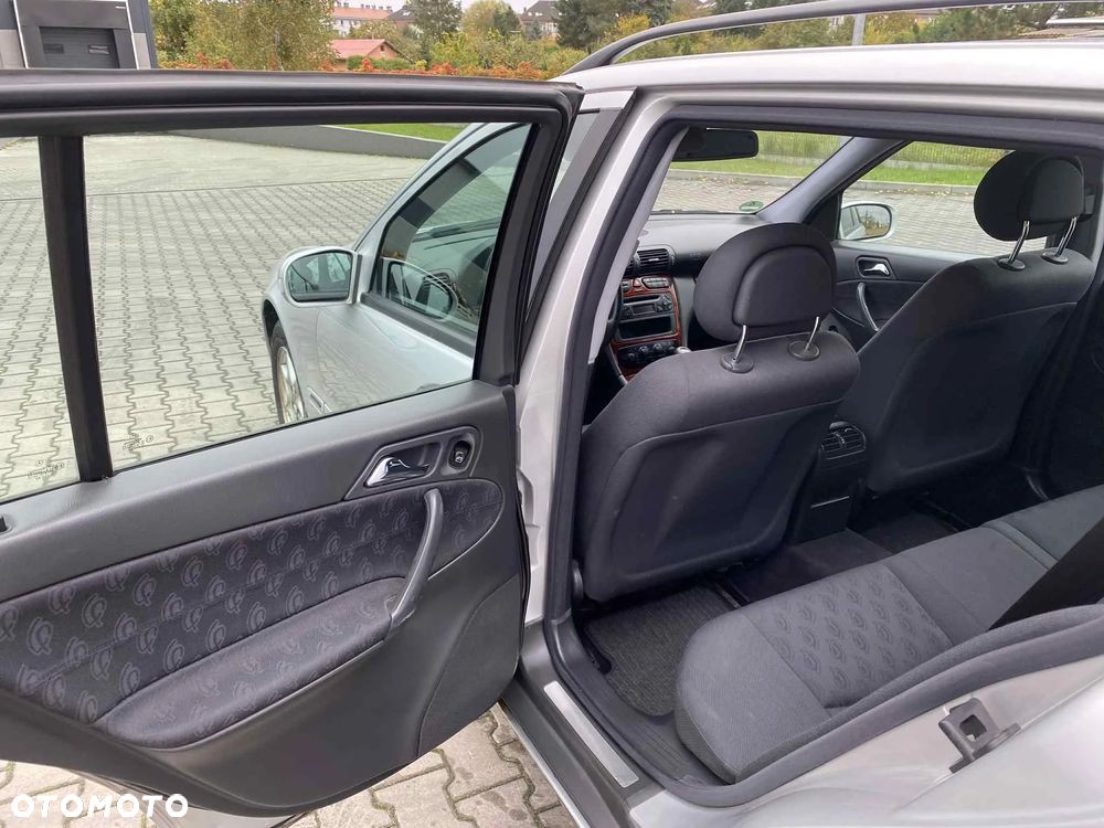 Mercedes-Benz Klasa C 180 T Classic - 12