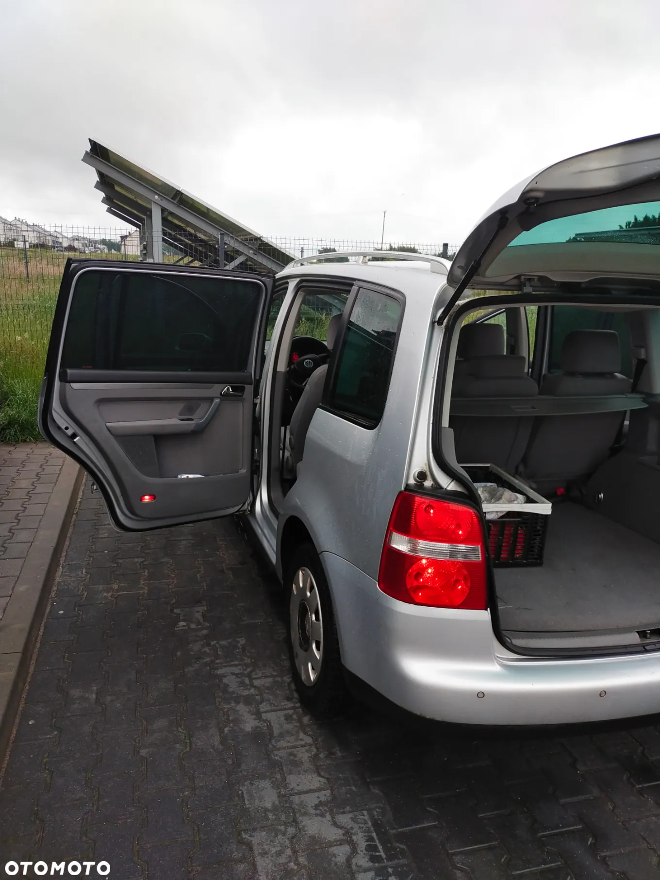 Volkswagen Touran 2.0 TDI Highline - 13