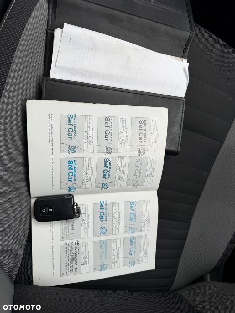 Toyota Auris Hybrid 135 Premium - 17