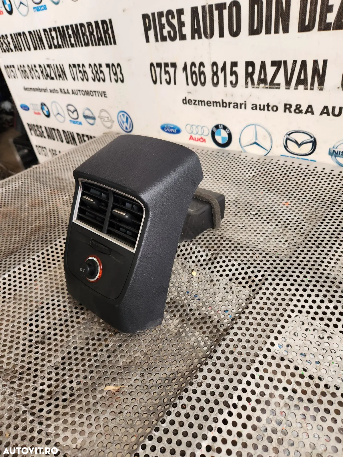 Grile Ventilatie Spate Cotiera Audi A3 8V An 2013-2014-2015-2016-2017-2018-2019 - Dezmembrez Arad - 3