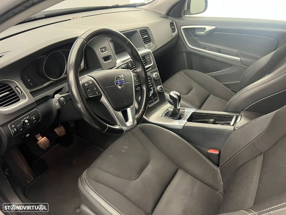 Volvo V60 2.0 D3 Momentum - 6