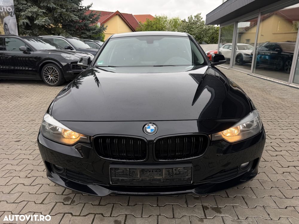 BMW Seria 3 318d Aut. - 12