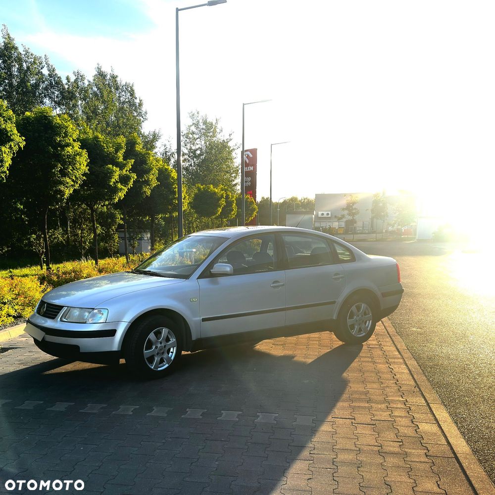 Volkswagen Passat 1.6 - 2
