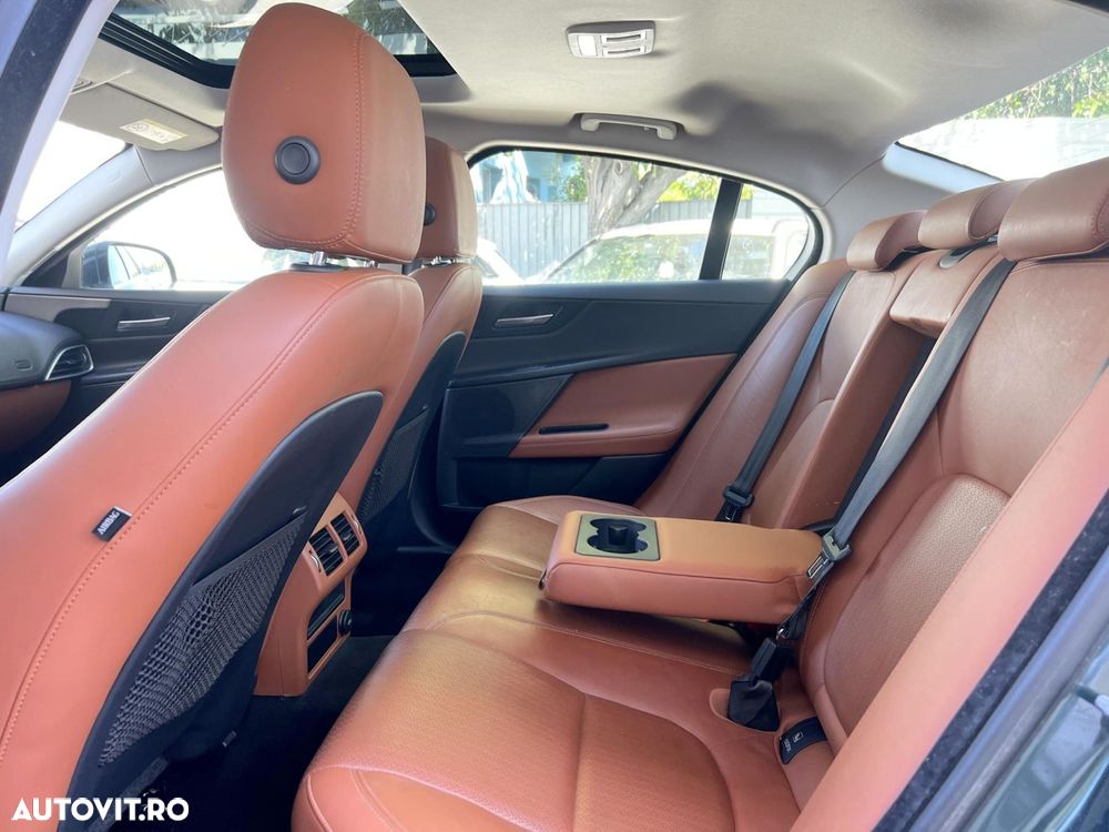 Jaguar XE 20d Aut. Portfolio - 35