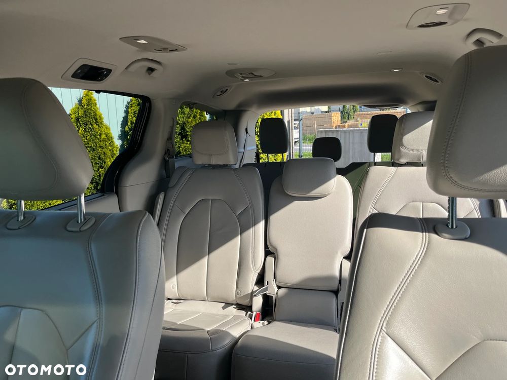 Chrysler Pacifica - 11