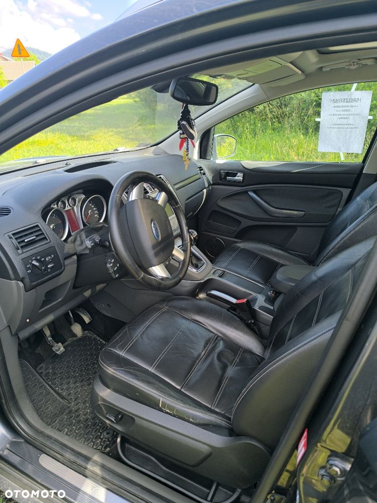 Ford Kuga - 4