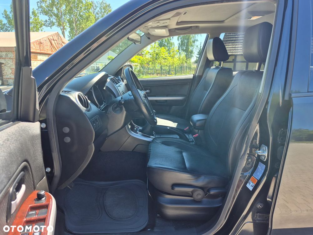 Suzuki Grand Vitara 2.0 De luxe - 25