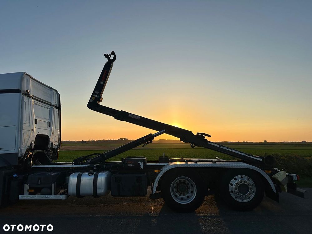 Mercedes-Benz ACTROS - 10