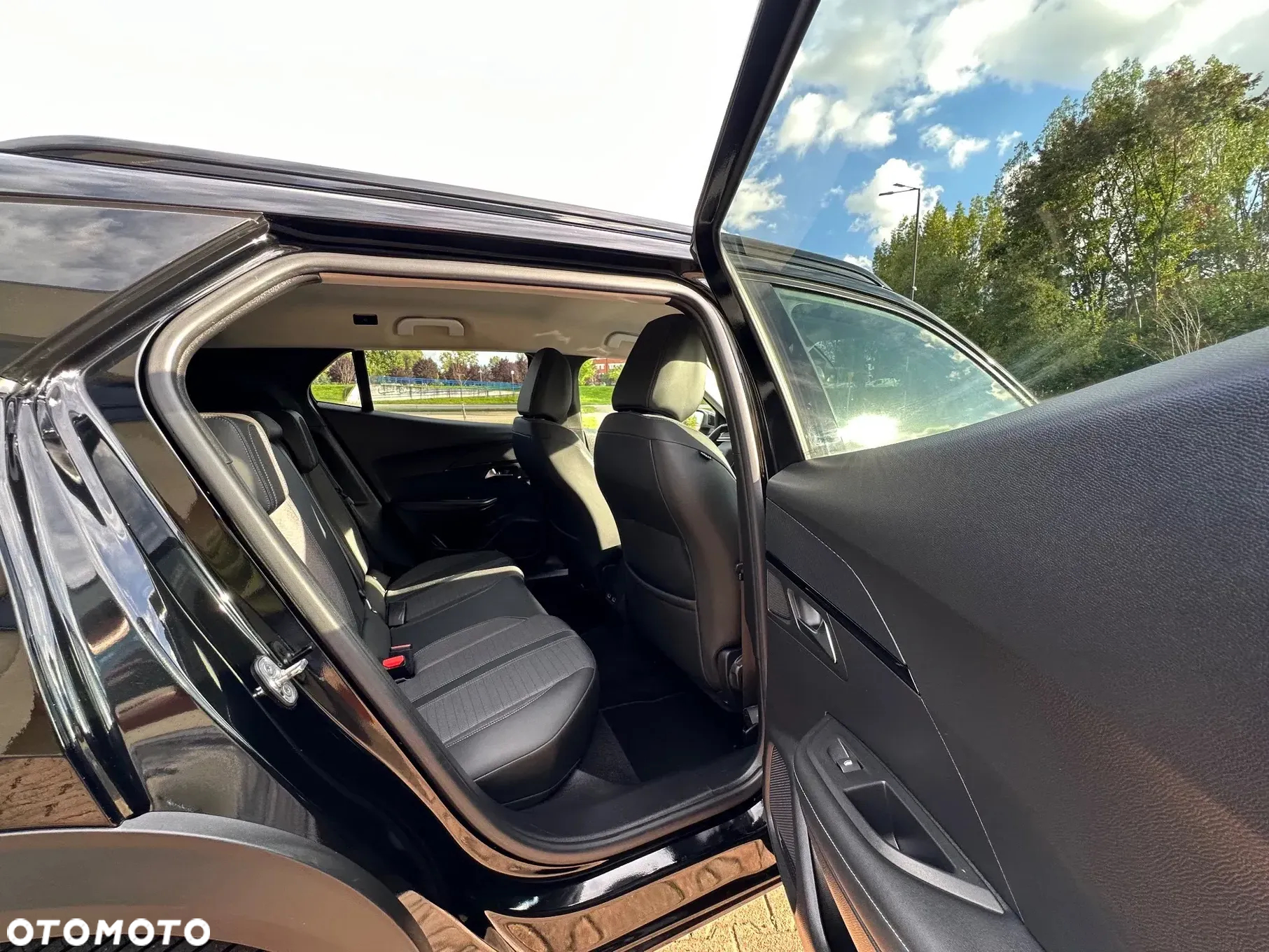 Peugeot 2008 1.5 BlueHDi Allure Pack S&S EAT8 - 24