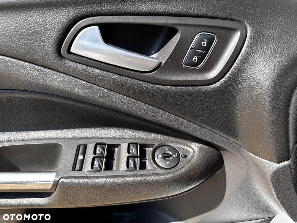 Ford Kuga 1.5 EcoBoost 2x4 Titanium - 14