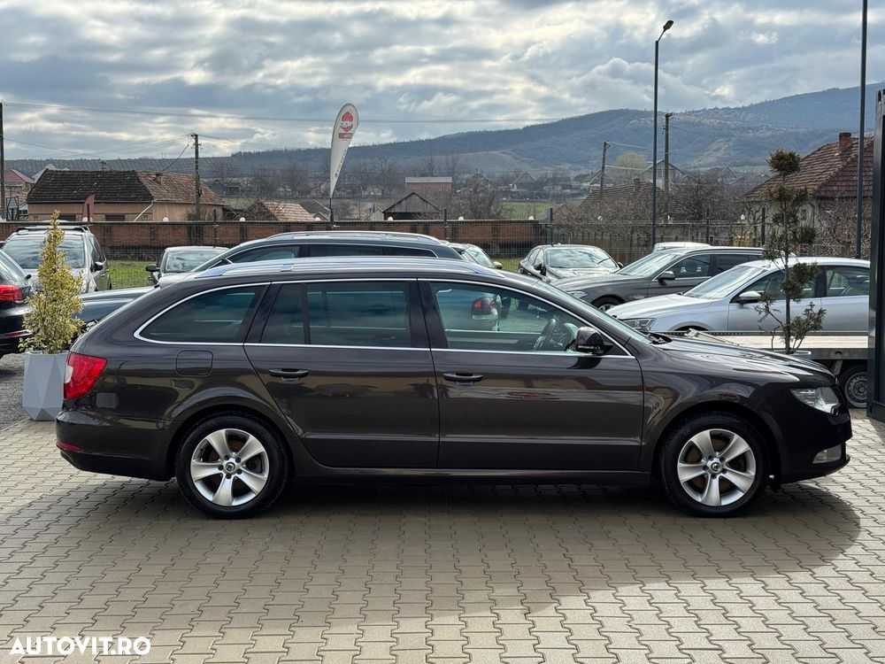 Skoda Superb 2.0 TDI FAMILY - 10