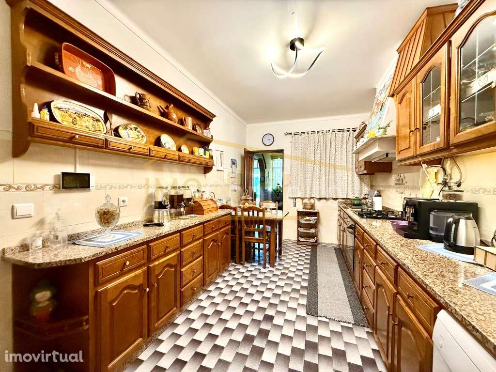 Moradia T4 Térrea - Centro da cidade | Jardim e Garagem- Entroncamento - Grande imagem: 2/38