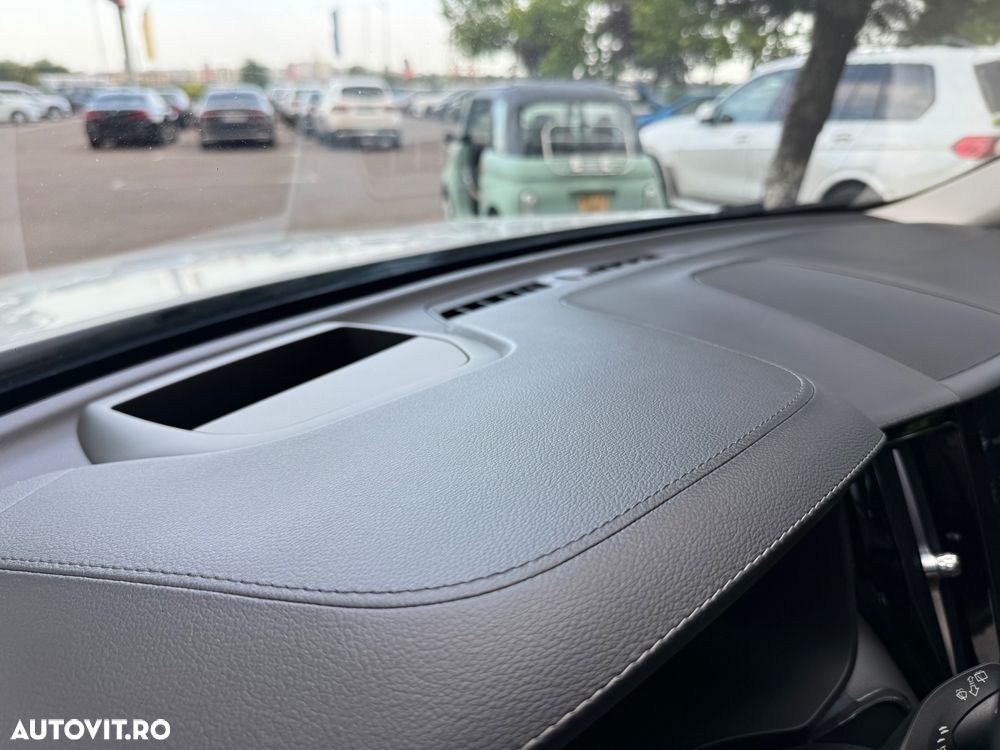 Volvo XC 60 B4 MHEV AWD Inscription - 37