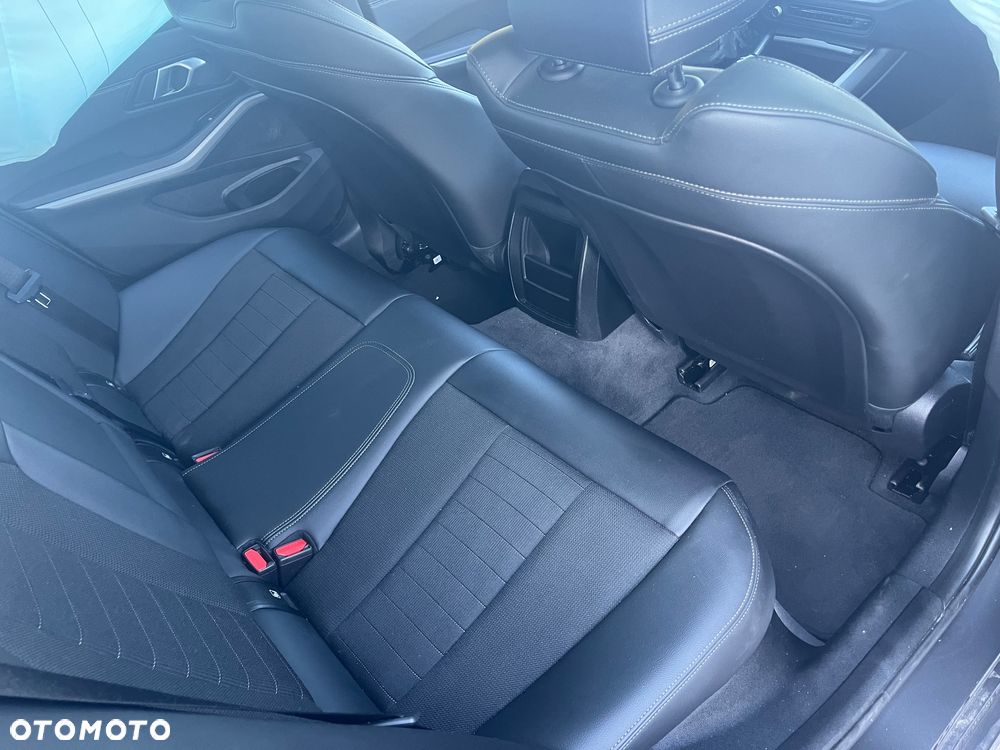 BMW Seria 3 318d Touring Sport Line - 25