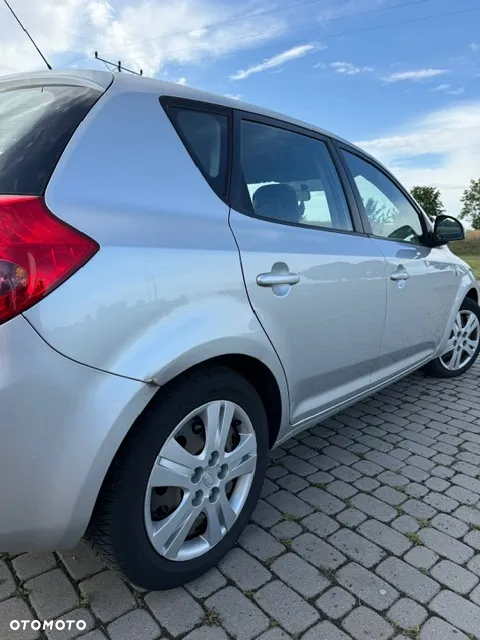 Kia Ceed - 4