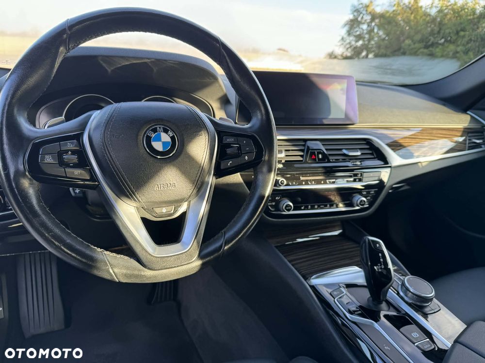 BMW Seria 5 530i Sport Line - 37