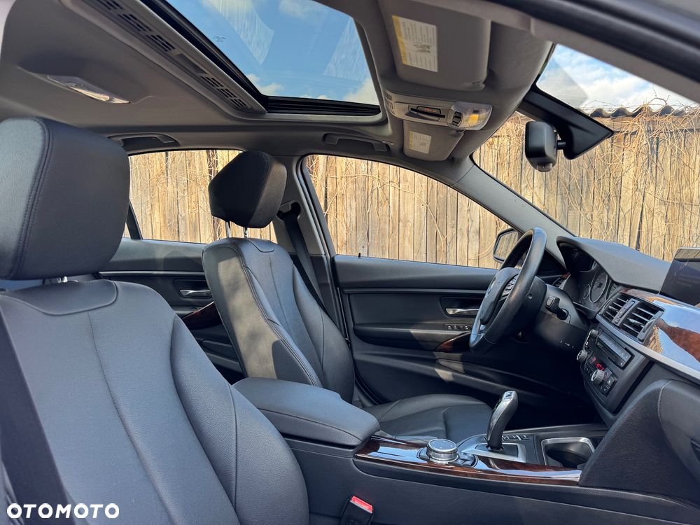 BMW Seria 3 328i xDrive Sport Line - 17