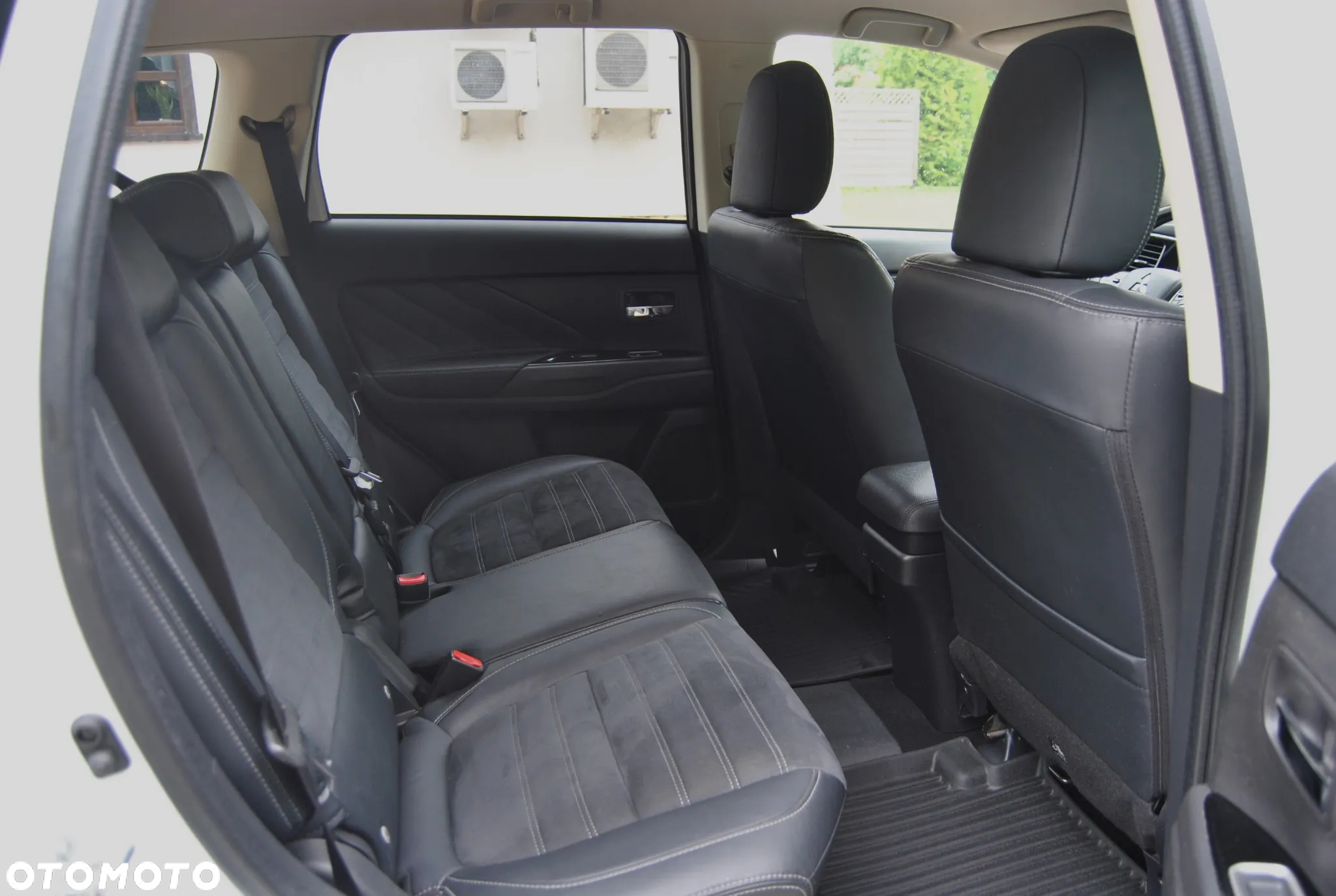 Mitsubishi Outlander 2.0 4WD Plug-In Hybrid Top - 8