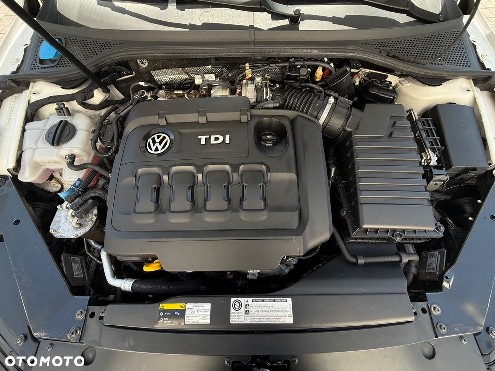 Volkswagen Passat 2.0 TDI SCR (BlueMotion Tech) 4Motion D Highline - 39