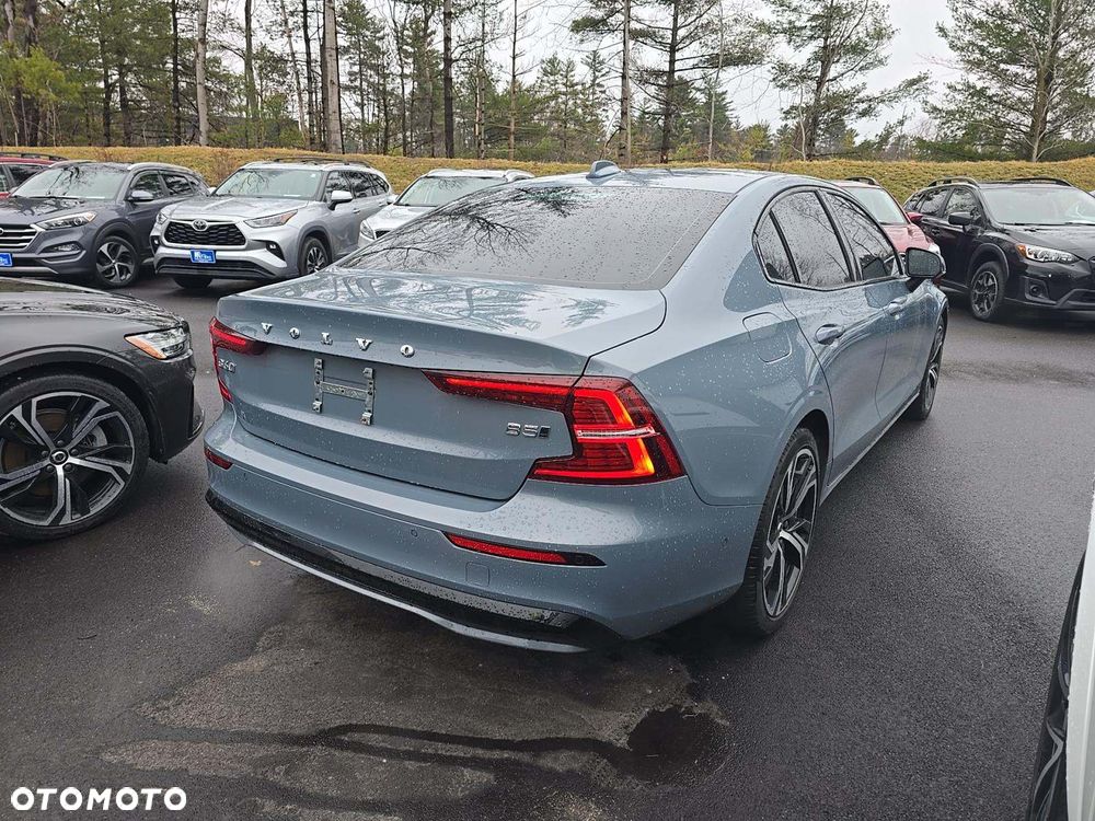 Volvo S60 B5 B AWD Plus Dark - 4