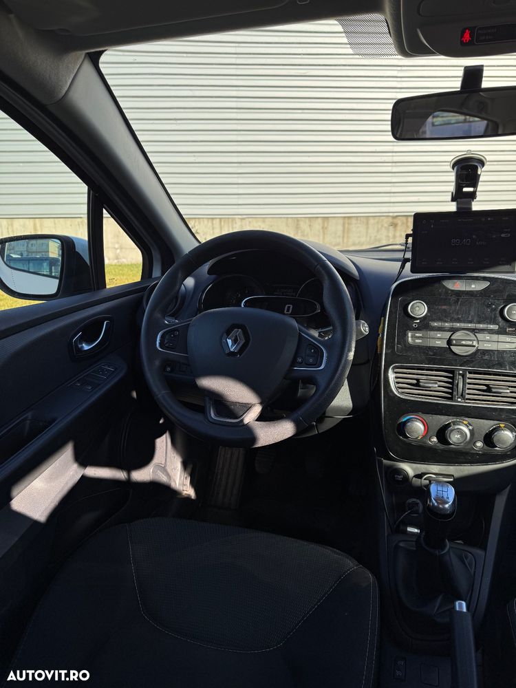 Renault Clio - 11