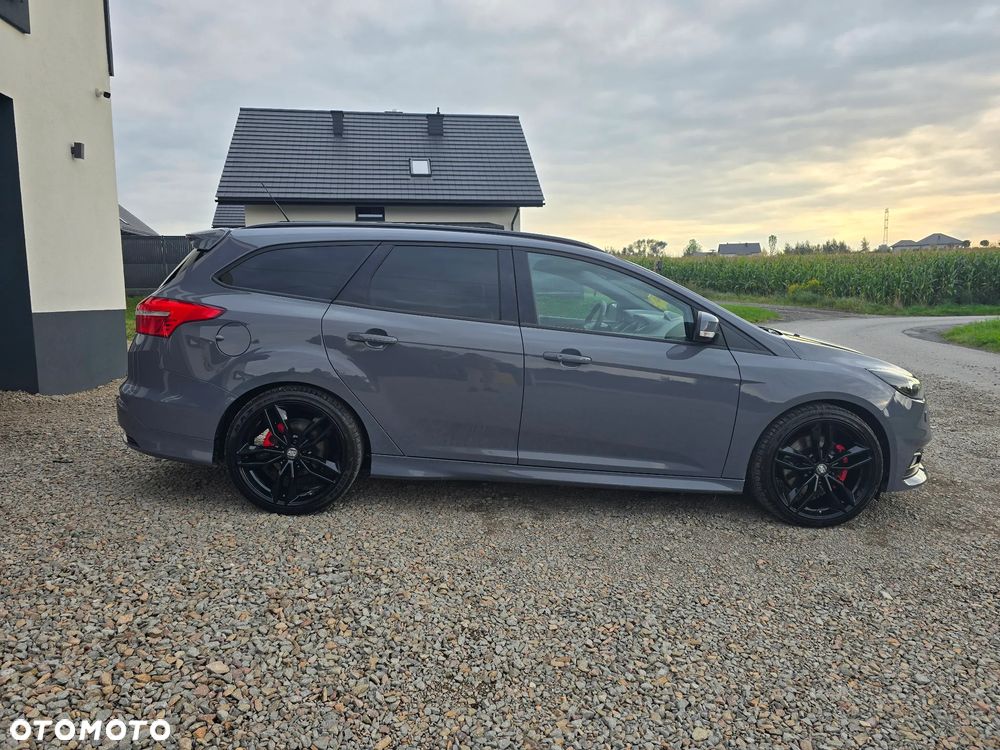 Ford Focus 2.0 EcoBoost ST mit Leder-Sport-Paket - 8