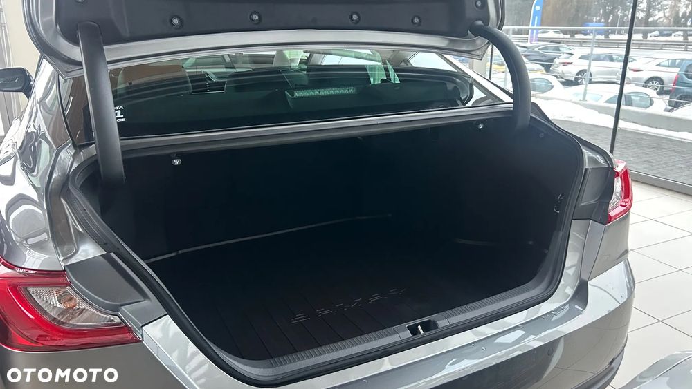 Toyota Camry 2.5 Hybrid Dynamic Force Comfort e-CVT - 12