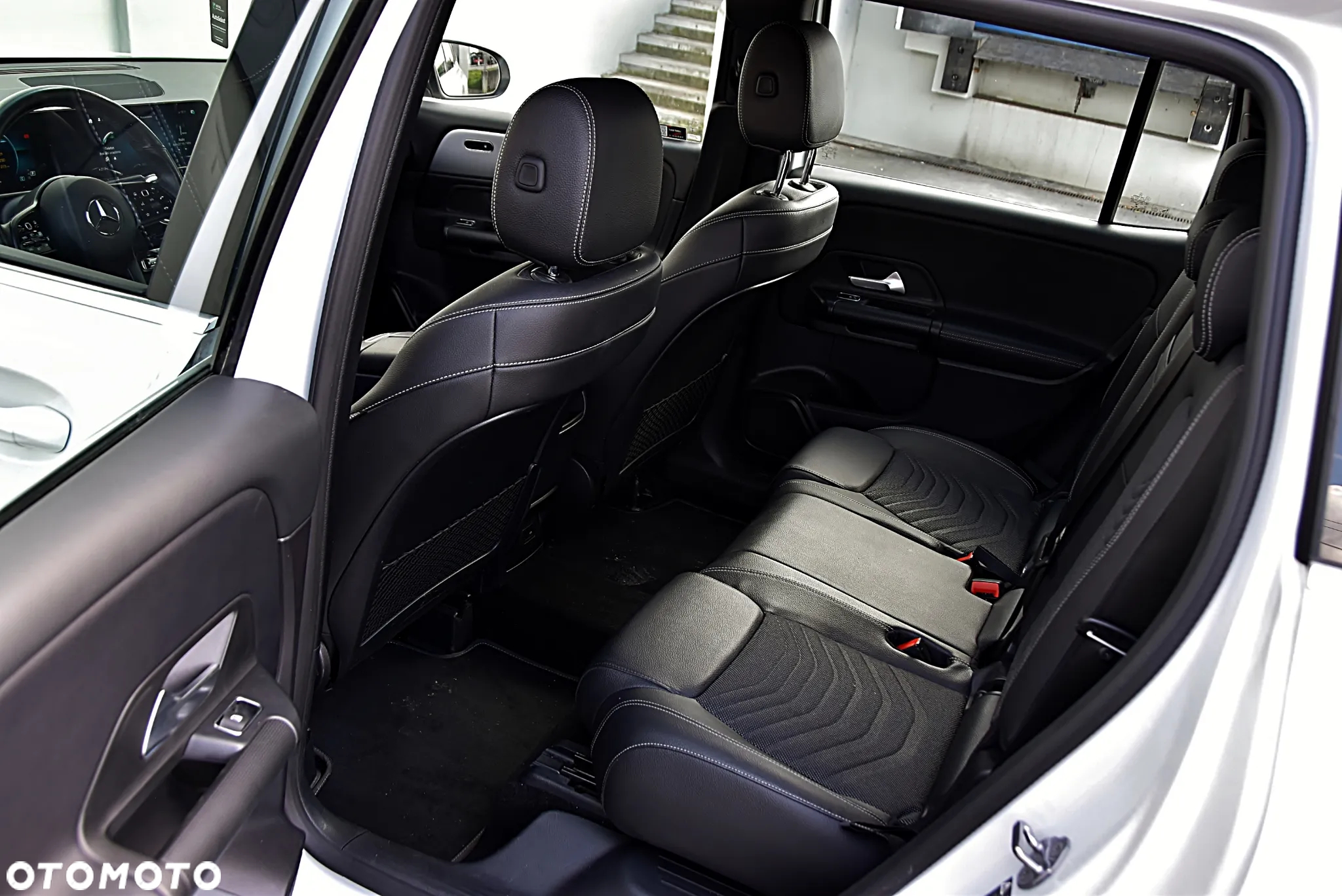 Mercedes-Benz GLB 200 7G-DCT - 23