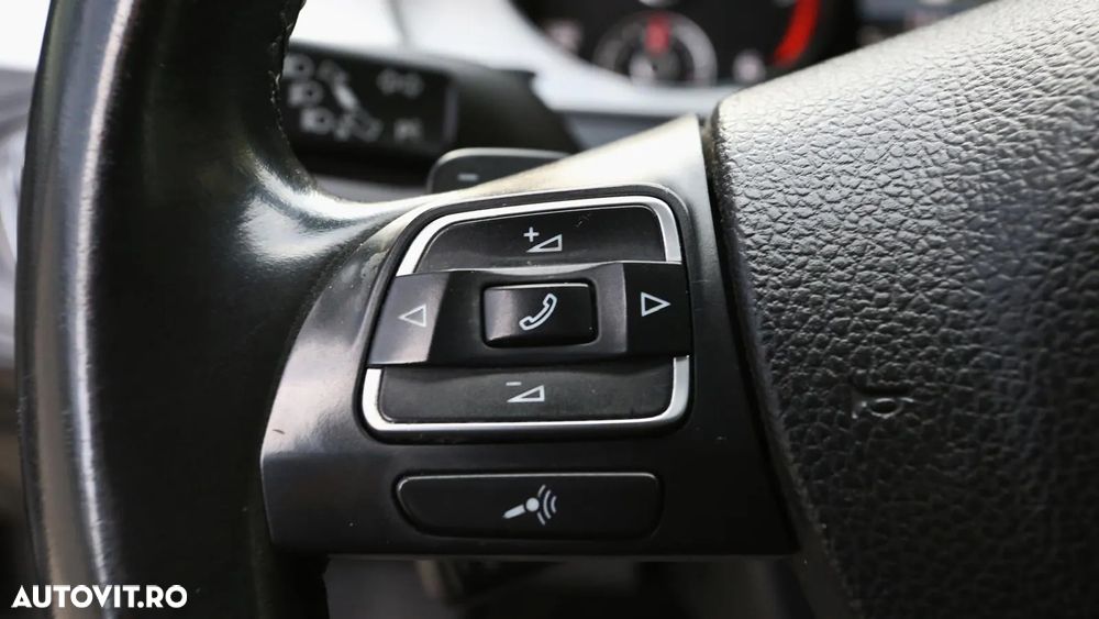 Volkswagen Passat Variant 2.0 TDI BlueMotion Technology DSG Highline - 21