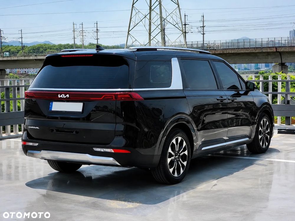 Kia Carnival - 5