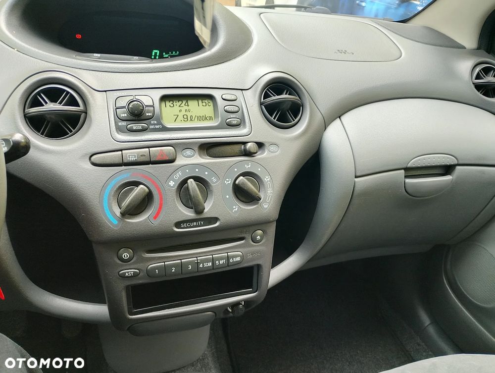 Toyota Yaris - 12