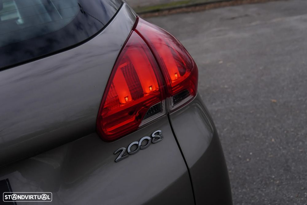 Peugeot 2008 1.2 PureTech Style - 24