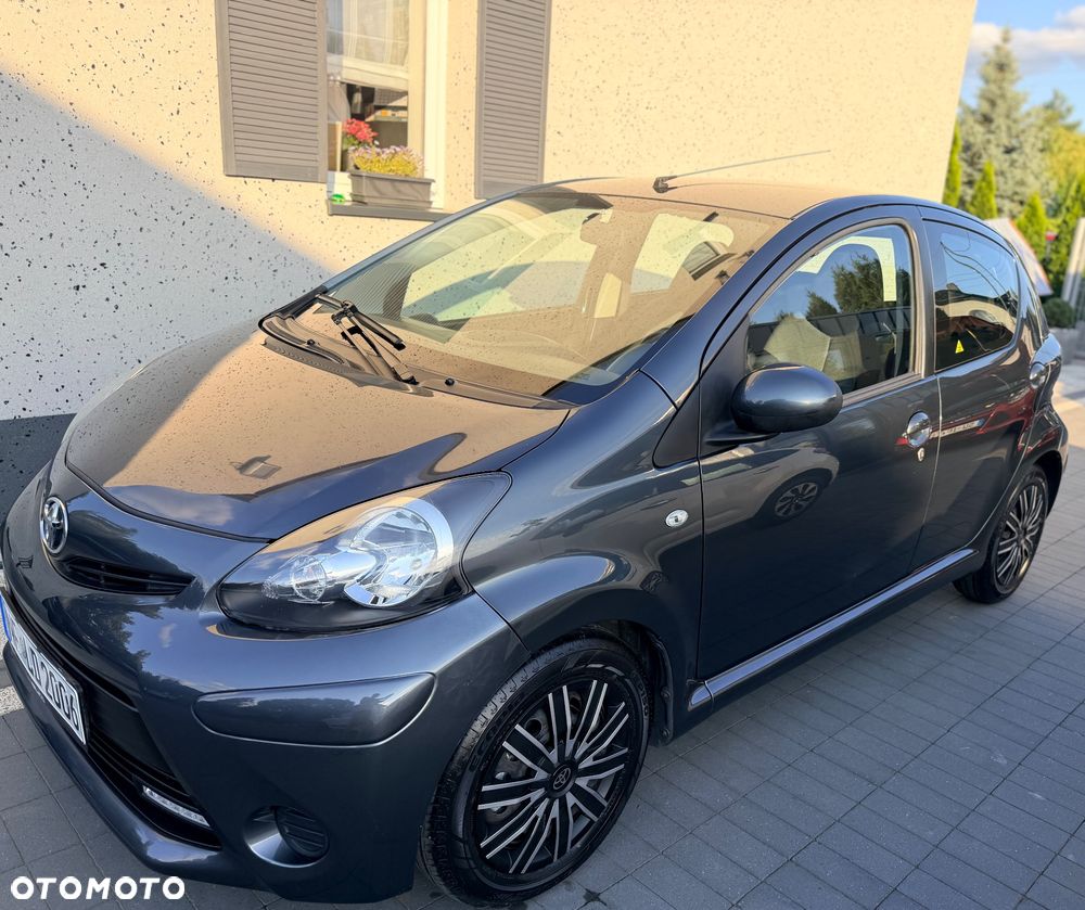 Toyota Aygo x-play - 1