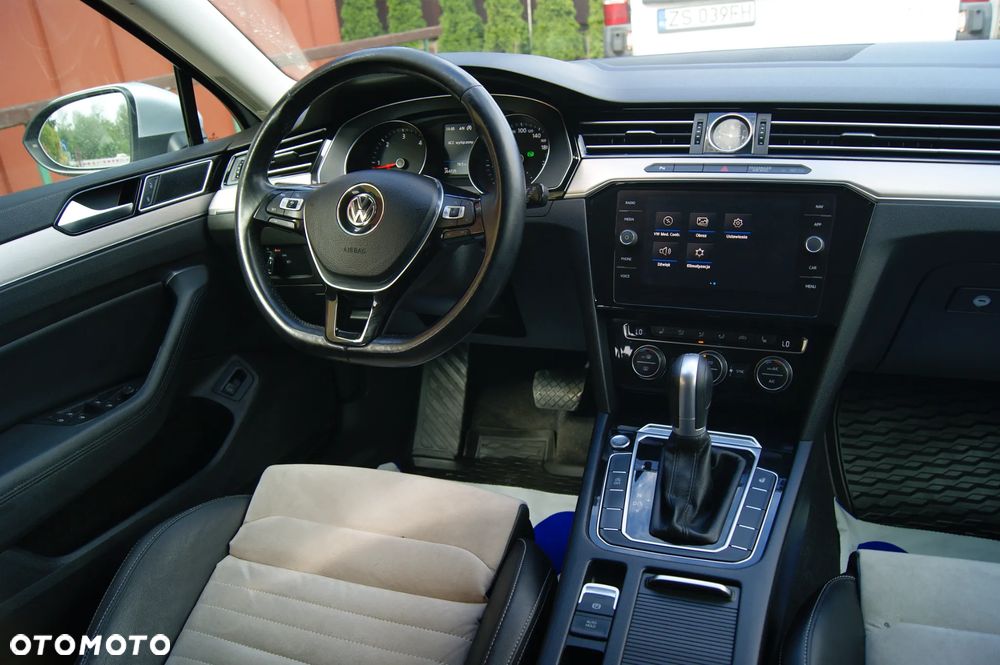 Volkswagen Passat 1.6 TDI SCR DSG Business - 32