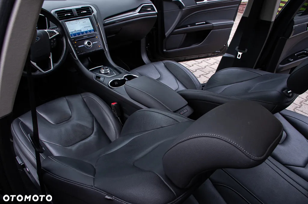Ford Mondeo 2.0 EcoBlue Titanium - 24