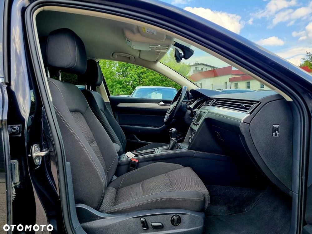 Volkswagen Passat - 12