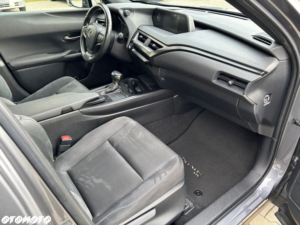 Lexus UX - 18
