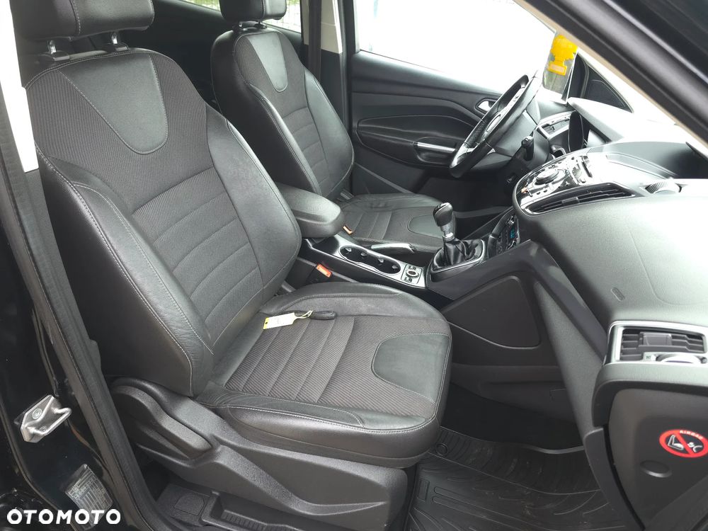 Ford Kuga 1.6 EcoBoost 2x4 Titanium - 16