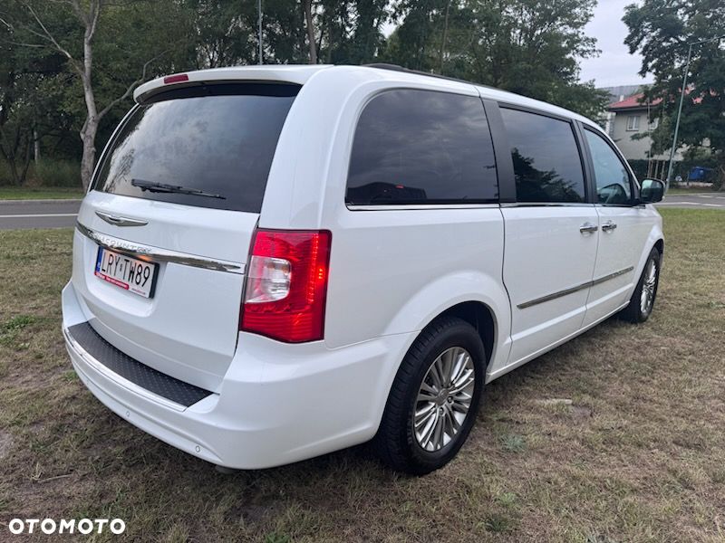 Chrysler Town & Country 3.6 Limited - 25