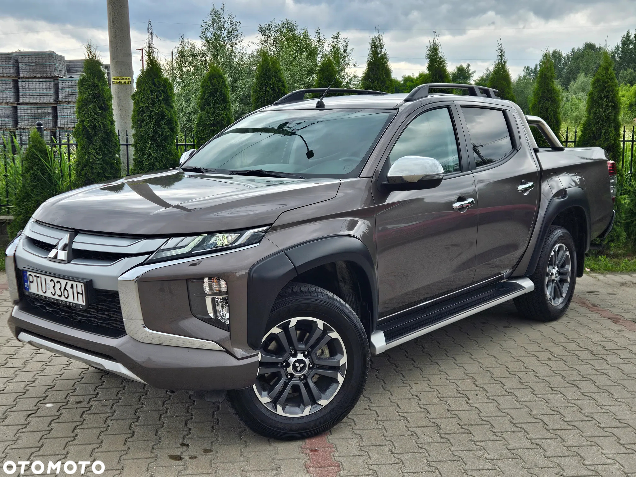 Mitsubishi L200 2.2 d DC Instyle Plus - 32