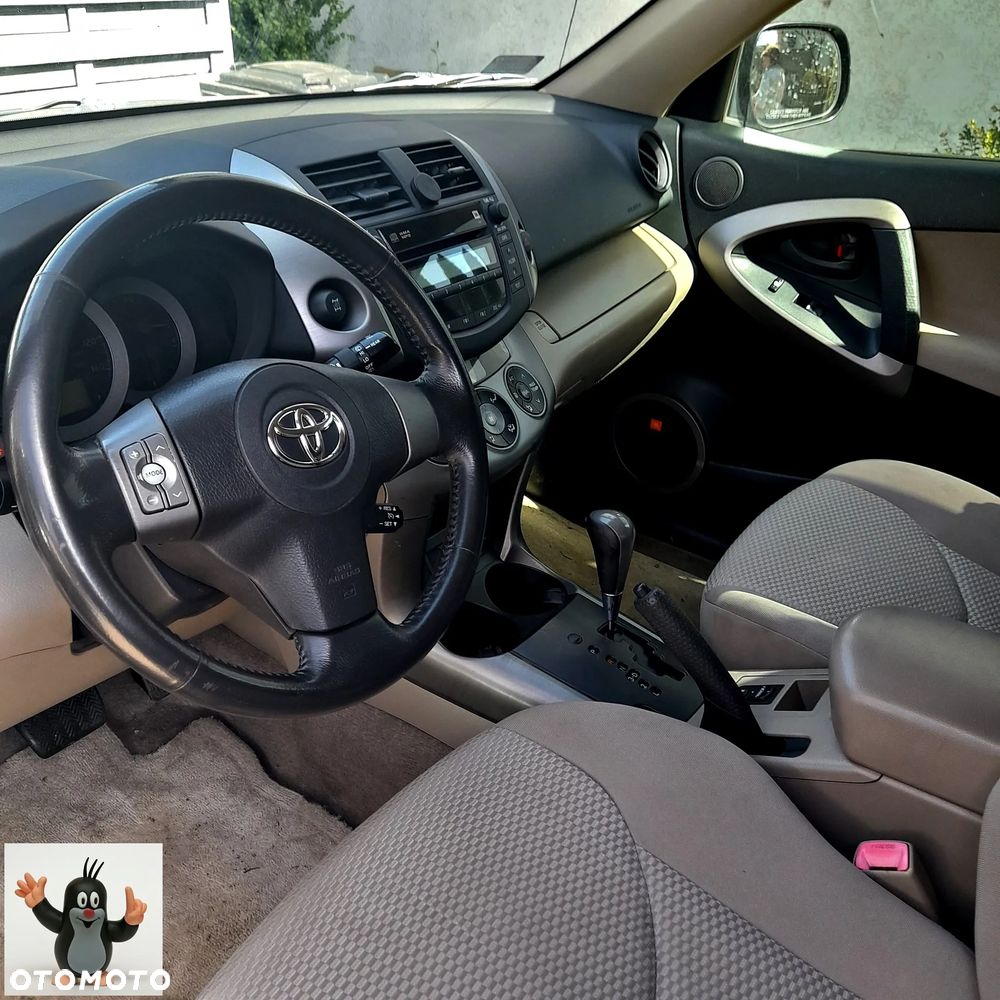 Toyota RAV4 - 11