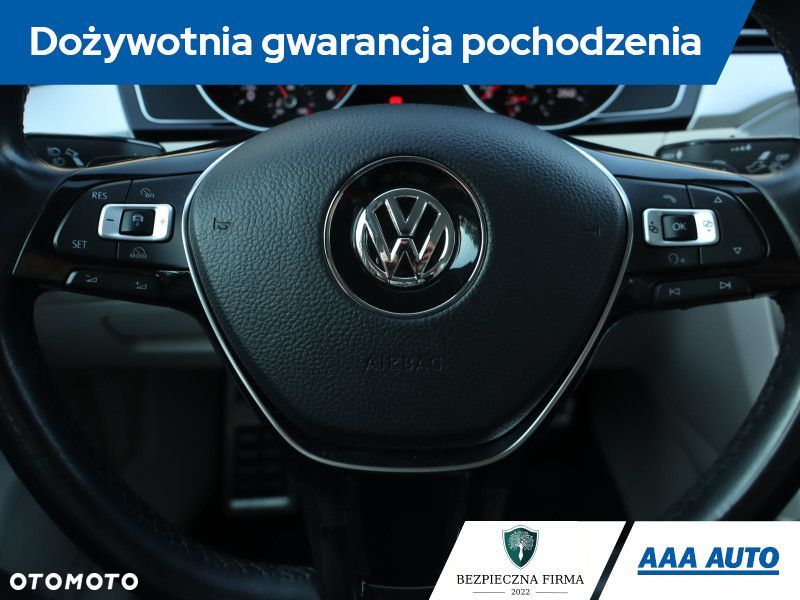 Volkswagen Passat - 21