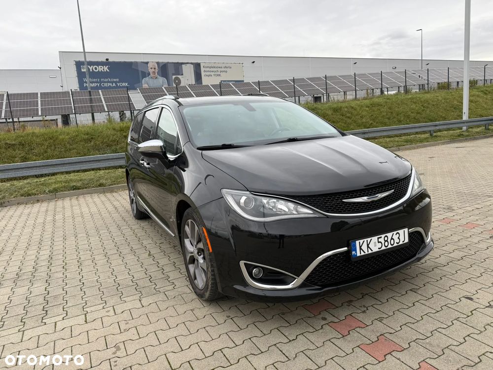 Chrysler Pacifica - 4